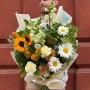 Розкішний садовий букет із соняшниками та антиррінумом «Чуттєве літо»