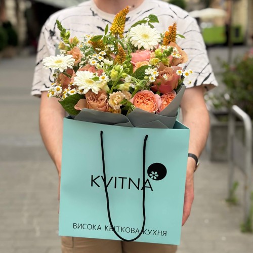 Цікавий букет із кніфофією «Конфетті щастя»