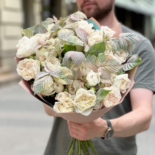 19 веток кустовой пионовидной розы Chiffon в букете «Сливочные волны»