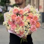 Літній букет з танацетумом та кущовою півонієвидною трояндою Juliet «Мить закоханості»