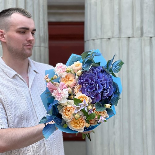 Літній букет із гортензією «Грозова хмаринка»