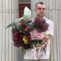 Стильный пышный букет с экзотической сарраценией «Загадочный дракон»