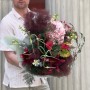 Стильный пышный букет с экзотической сарраценией «Загадочный дракон»