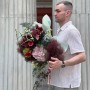 Стильный пышный букет с экзотической сарраценией «Загадочный дракон»