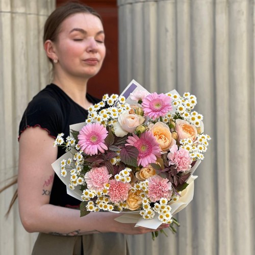 Нежный летний букет с пионовидной розой Juliet «Девичьи сны»