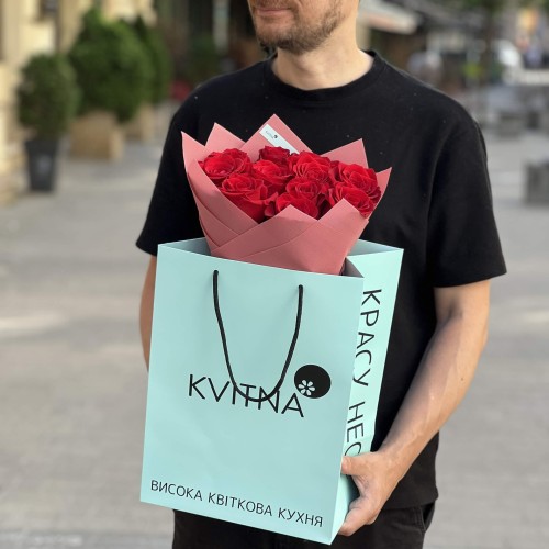 Bouquet of 11 red Freedom roses «Elegant Greeting»