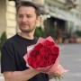 Bouquet of 11 red Freedom roses «Elegant Greeting»