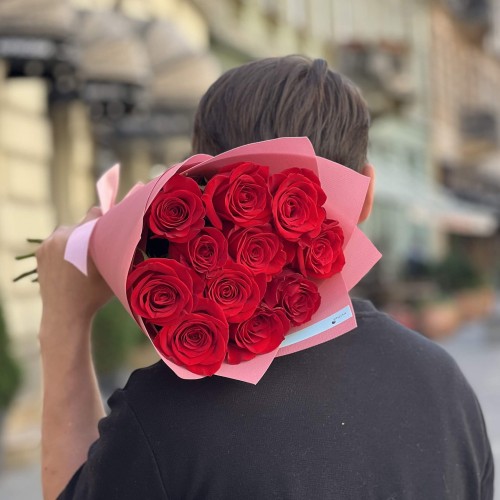 Bouquet of 11 red Freedom roses «Elegant Greeting»