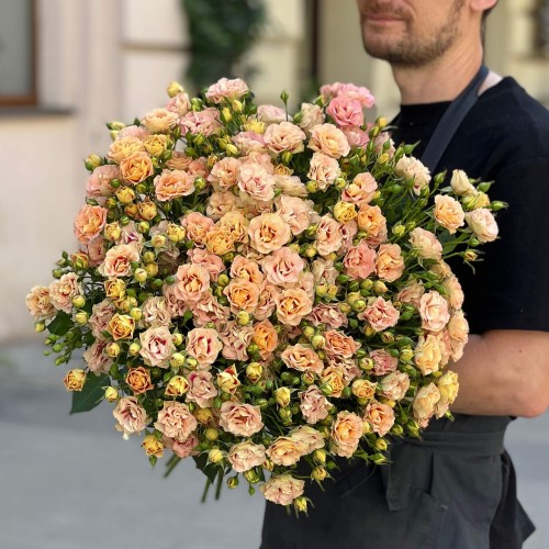 Эксклюзивная кустовая роза Shiraz от плантации Vip Roses