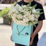 Світлий букет у садовому стилі з кущовою півонієвидною трояндою Chiffon «Золоті перлинки»