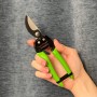 Секатор для ухода за букетом