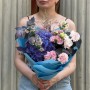 Яскравий букет із гортензією та еустомою «Сутінковий дарунок»