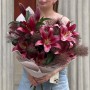 3 лилии сорта Lasting Love с котинусом в букете «Потерянная любовь»