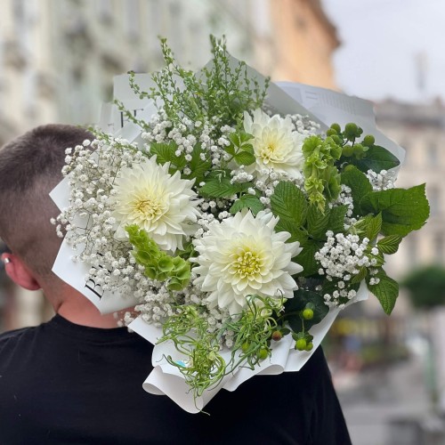 Garden bouquet with dahlias «Moonlight»