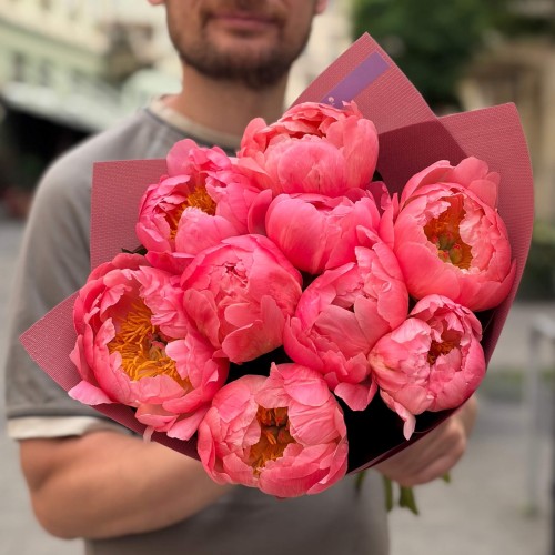 9 півоній сорту Coral Sunset у букеті «Коралове літо»