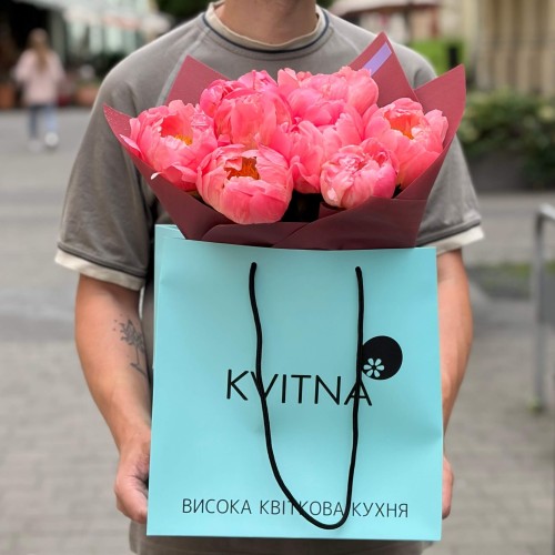 9 півоній сорту Coral Sunset у букеті «Коралове літо»