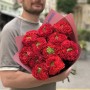 11 півонієвидних троянд сорту Red Monster у букеті «Кучерява казка»