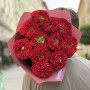 11 півонієвидних троянд сорту Red Monster у букеті «Кучерява казка»