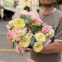 Ніжний букет з півонієвидними трояндами та еустомою «Пухка краса»