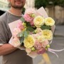 Ніжний букет з півонієвидними трояндами та еустомою «Пухка краса»