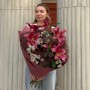 Загадковий букет із лілією «Вишневий штрудель»