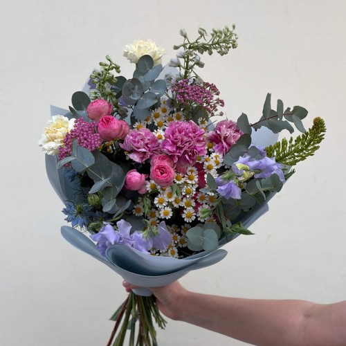 Shimmering Bouquet with Tanacetum «Warm Horizons»