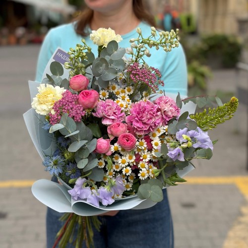 Shimmering Bouquet with Tanacetum «Warm Horizons»