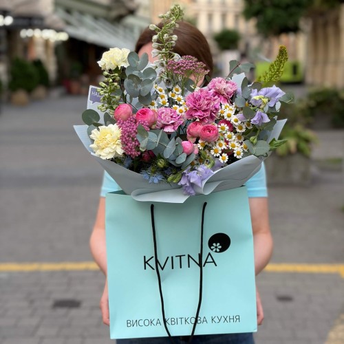 Shimmering Bouquet with Tanacetum «Warm Horizons»