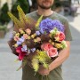Vibrant Bouquet with Hydrangea and Shiraz Spray Roses «Colorful Horizon»