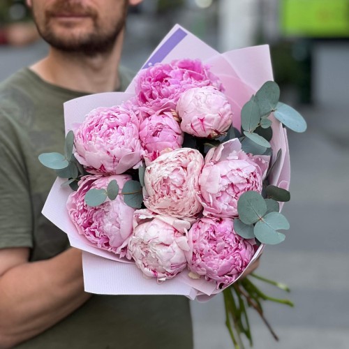 Bouquet with 9 Sarah Bernhardt Peonies and Eucalyptus «Berry Macaron»