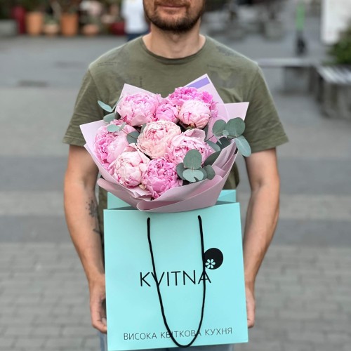 Bouquet with 9 Sarah Bernhardt Peonies and Eucalyptus «Berry Macaron»