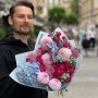 Красочный сочный букет с сезонными георгинами «Малиновая прохлада»