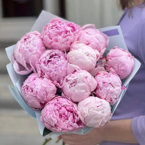 Popular bouquet of luxurious peonies «Pink Flight»