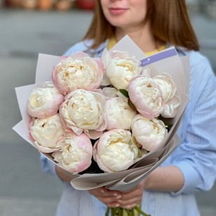Пышный монобукет из пионов Gardenia «Прикосновение лета»