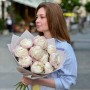 Пышный монобукет из пионов Gardenia «Прикосновение лета»