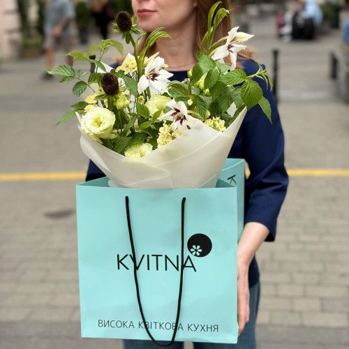 Цікавий букет з рудбекією «Польова заграва»