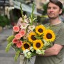 Сезонный яркий букет с подсолнухами «Вечер на Днестре»