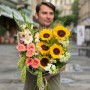 Сезонный яркий букет с подсолнухами «Вечер на Днестре»
