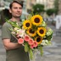Сезонный яркий букет с подсолнухами «Вечер на Днестре»