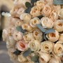 101 півонієвидна троянда сорту Vicky Gardens з евкаліптом у букеті «Мрія Грецької Богині»