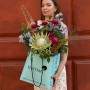 Цікавий букет із протею «Головна героїня»