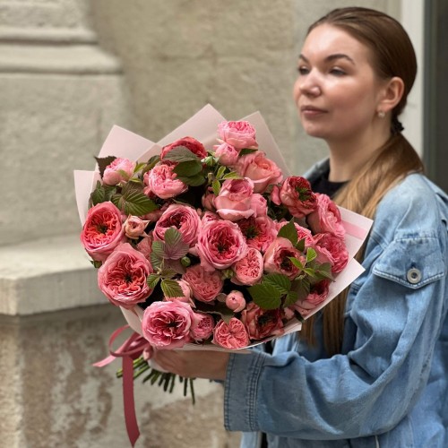 Bouquet with Mandarin X-Pression Peony Roses and Sandringham Spray Roses «Lace of Dreams»