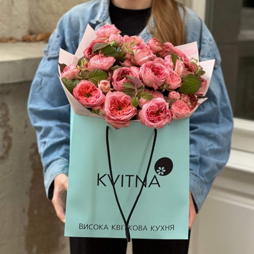 Bouquet with Mandarin X-Pression Peony Roses and Sandringham Spray Roses «Lace of Dreams»