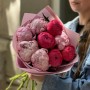 9 півоній сортів Coral Sunset та Sarah Bernhardt у букеті «Літні барви»