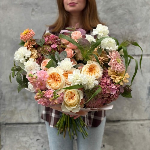 Exquisite bouuet in pastel tones «Venetian Coffee»