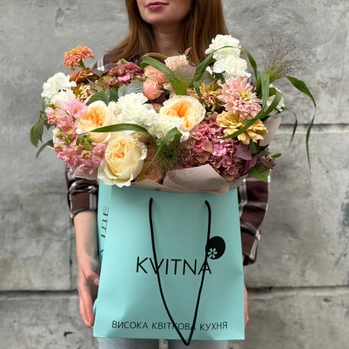 Exquisite bouuet in pastel tones «Venetian Coffee»
