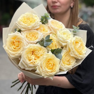 11 об'ємних еквадорських троянд Candlelight у букеті «Світло душі»