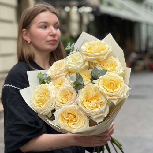 11 об'ємних еквадорських троянд Candlelight у букеті «Світло душі»