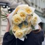 11 об'ємних еквадорських троянд Candlelight у букеті «Світло душі»