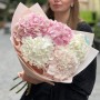 Bouquet of 5 delicate hydrangeas «Berry Marshmallow»